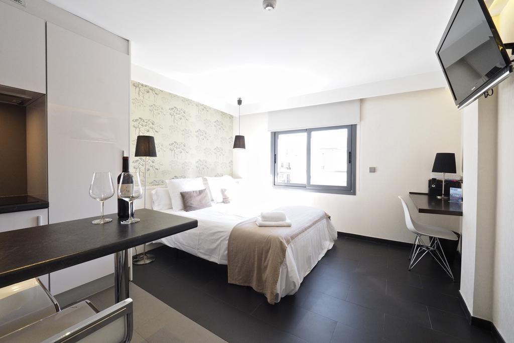 Barcelona Fifteen Central Aparthotel Екстер'єр фото