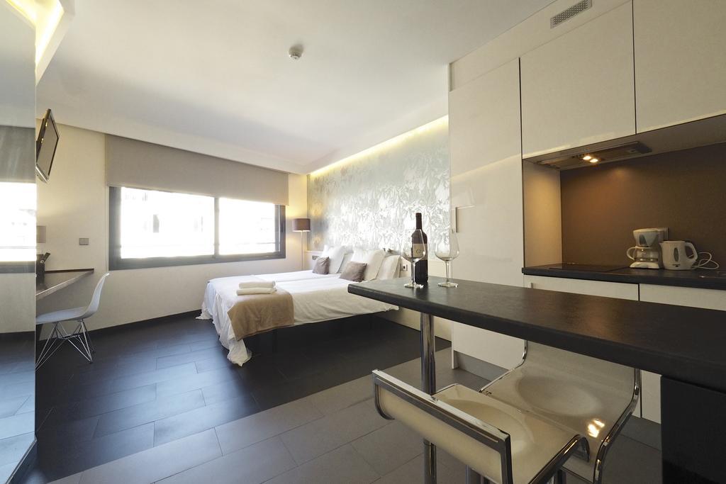Barcelona Fifteen Central Aparthotel Екстер'єр фото