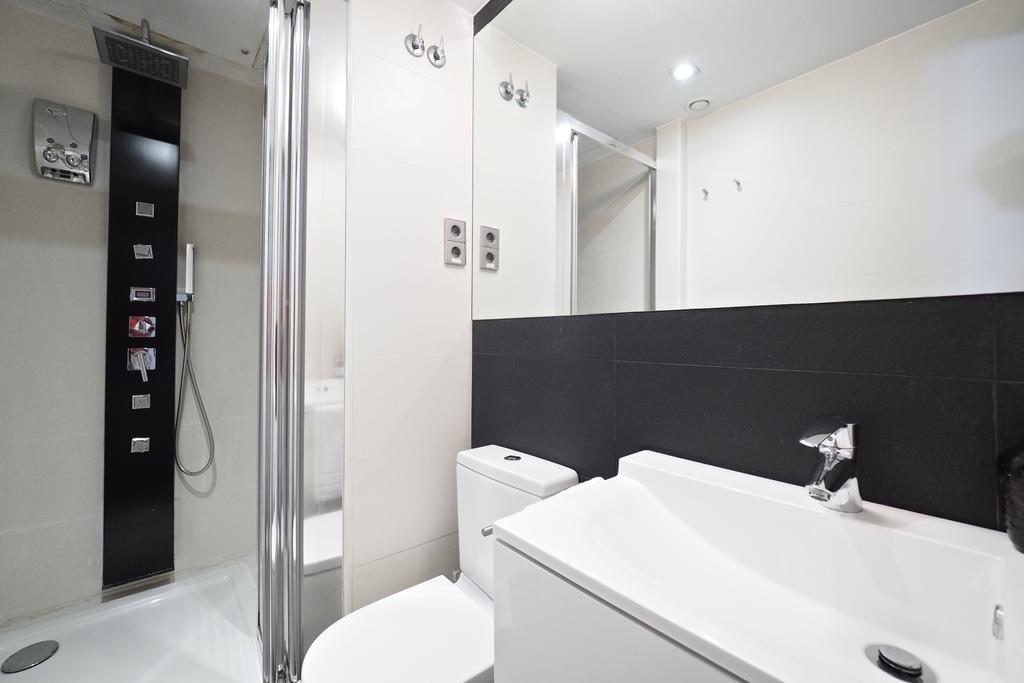 Barcelona Fifteen Central Aparthotel Екстер'єр фото
